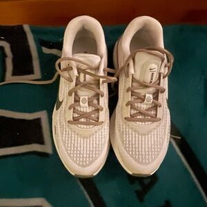 Nike MEN’S Cream and Tan Sneakers